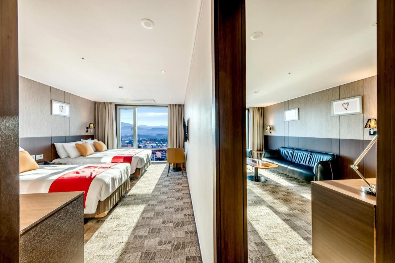 Ramada By Wyndham Jeju City Hall Экстерьер фото