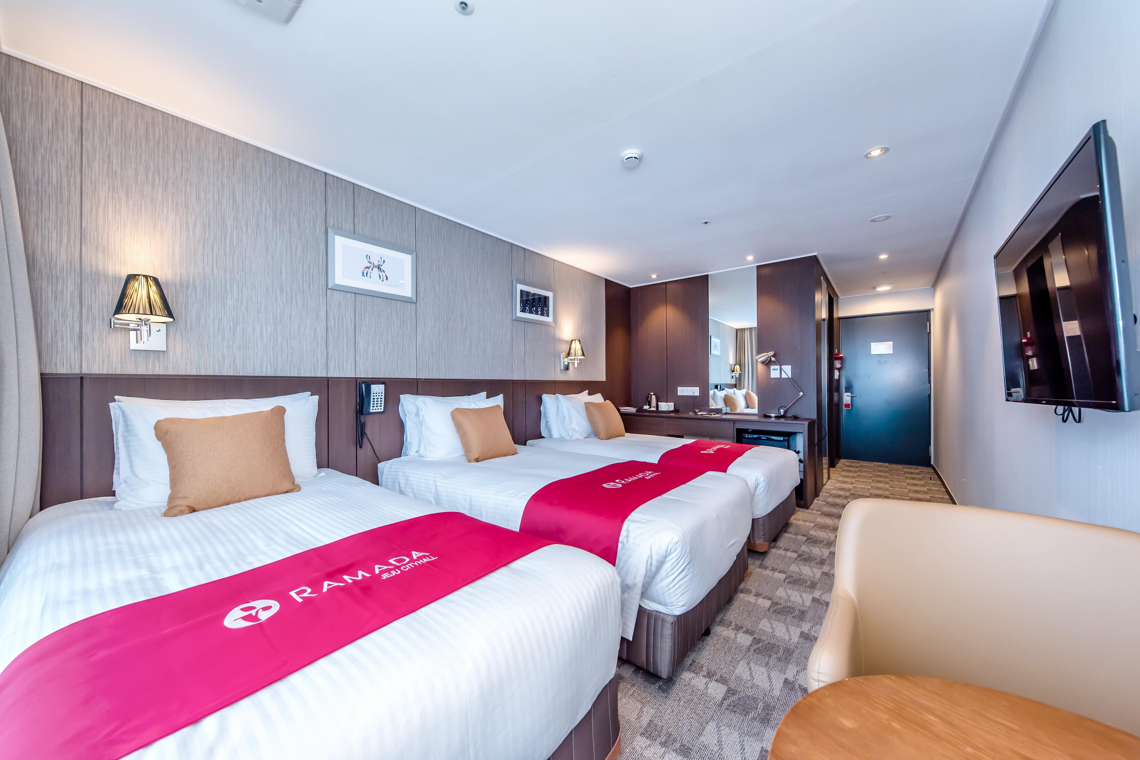Ramada By Wyndham Jeju City Hall Экстерьер фото