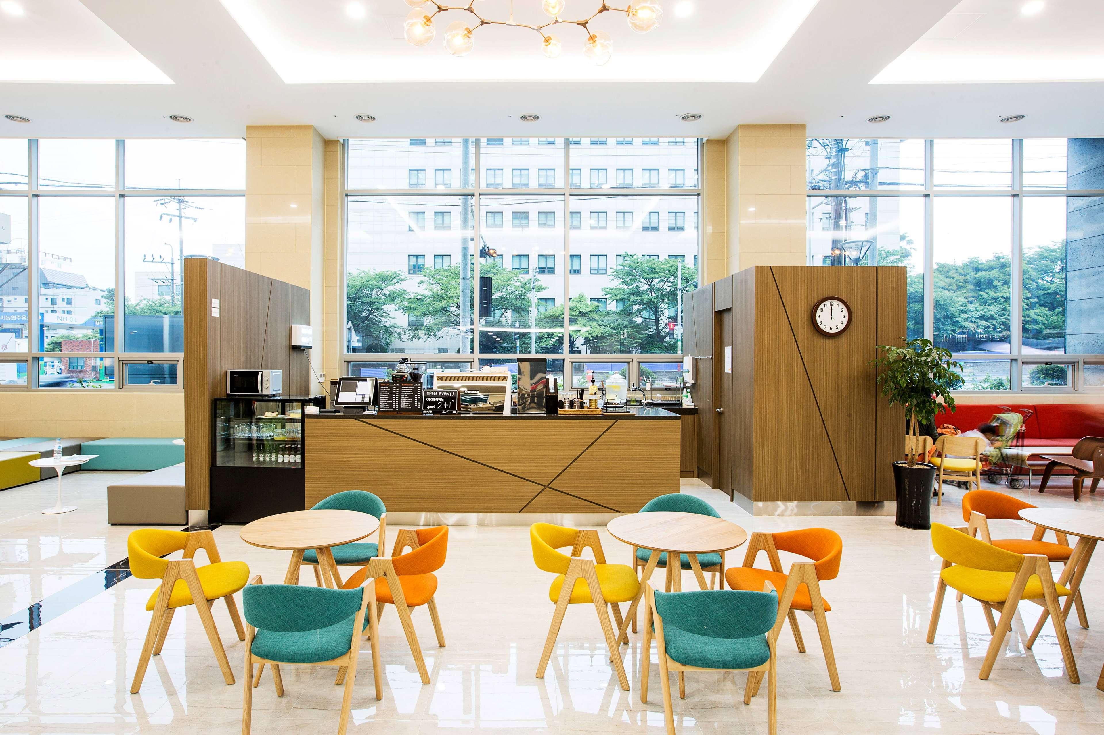 Ramada By Wyndham Jeju City Hall Экстерьер фото
