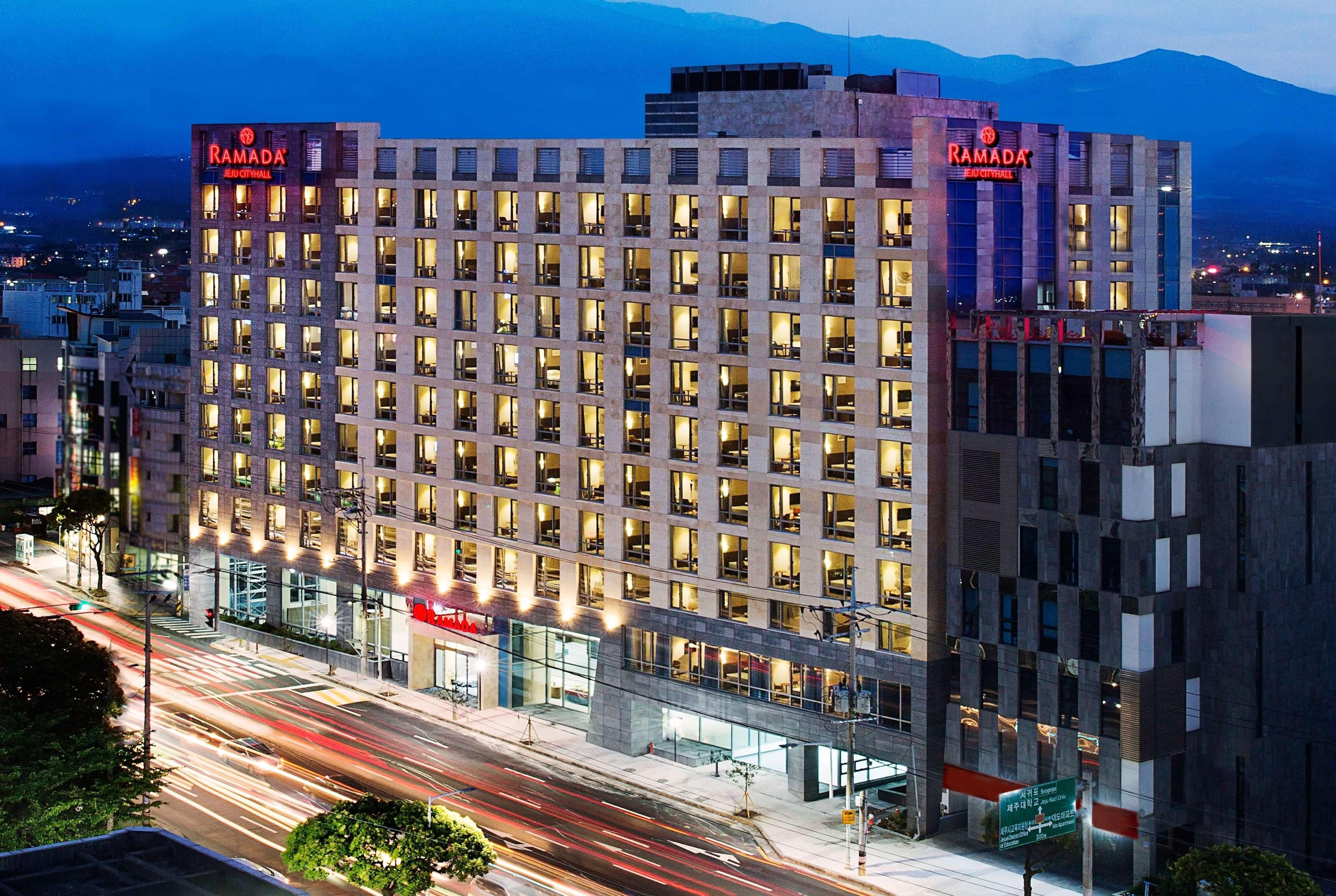 Ramada By Wyndham Jeju City Hall Экстерьер фото