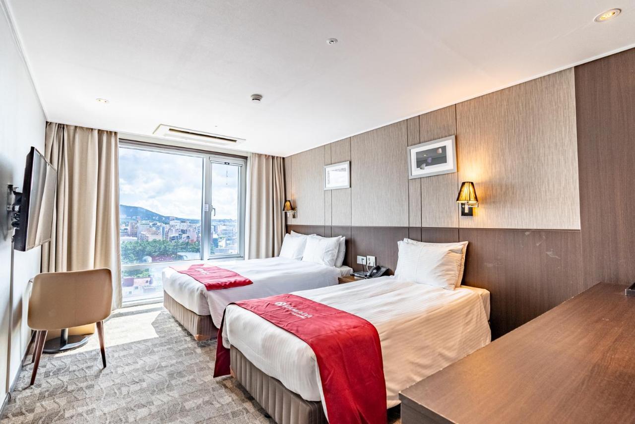 Ramada By Wyndham Jeju City Hall Экстерьер фото