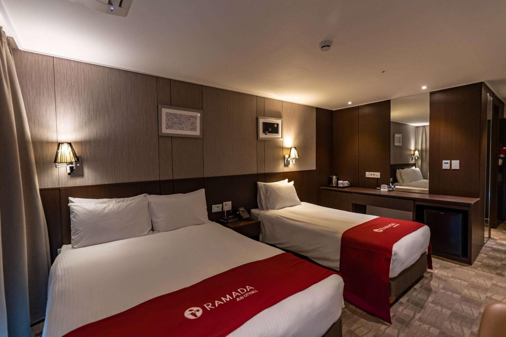 Ramada By Wyndham Jeju City Hall Экстерьер фото