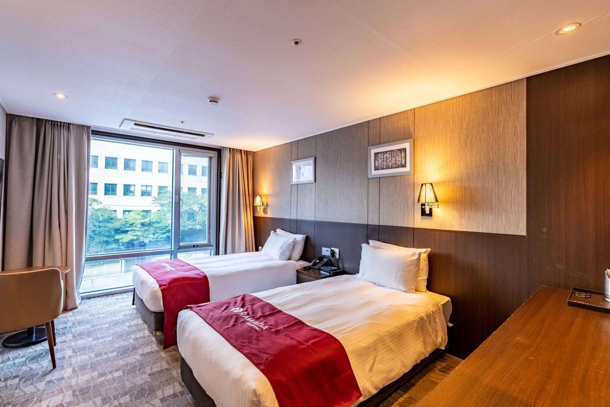 Ramada By Wyndham Jeju City Hall Экстерьер фото