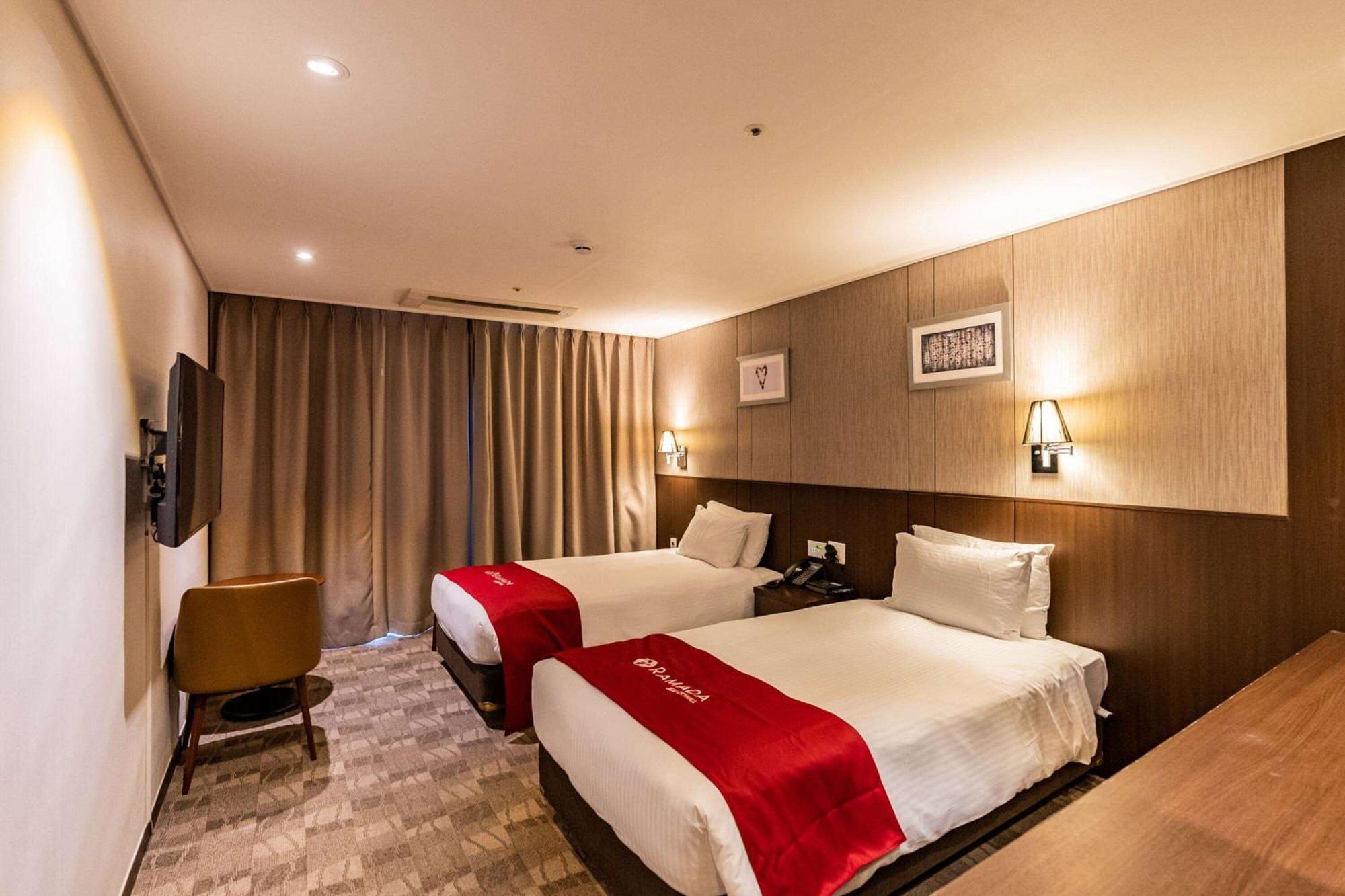 Ramada By Wyndham Jeju City Hall Экстерьер фото