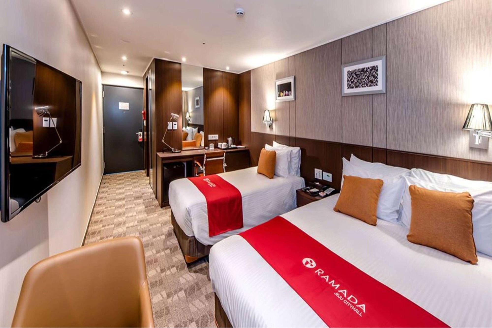 Ramada By Wyndham Jeju City Hall Экстерьер фото