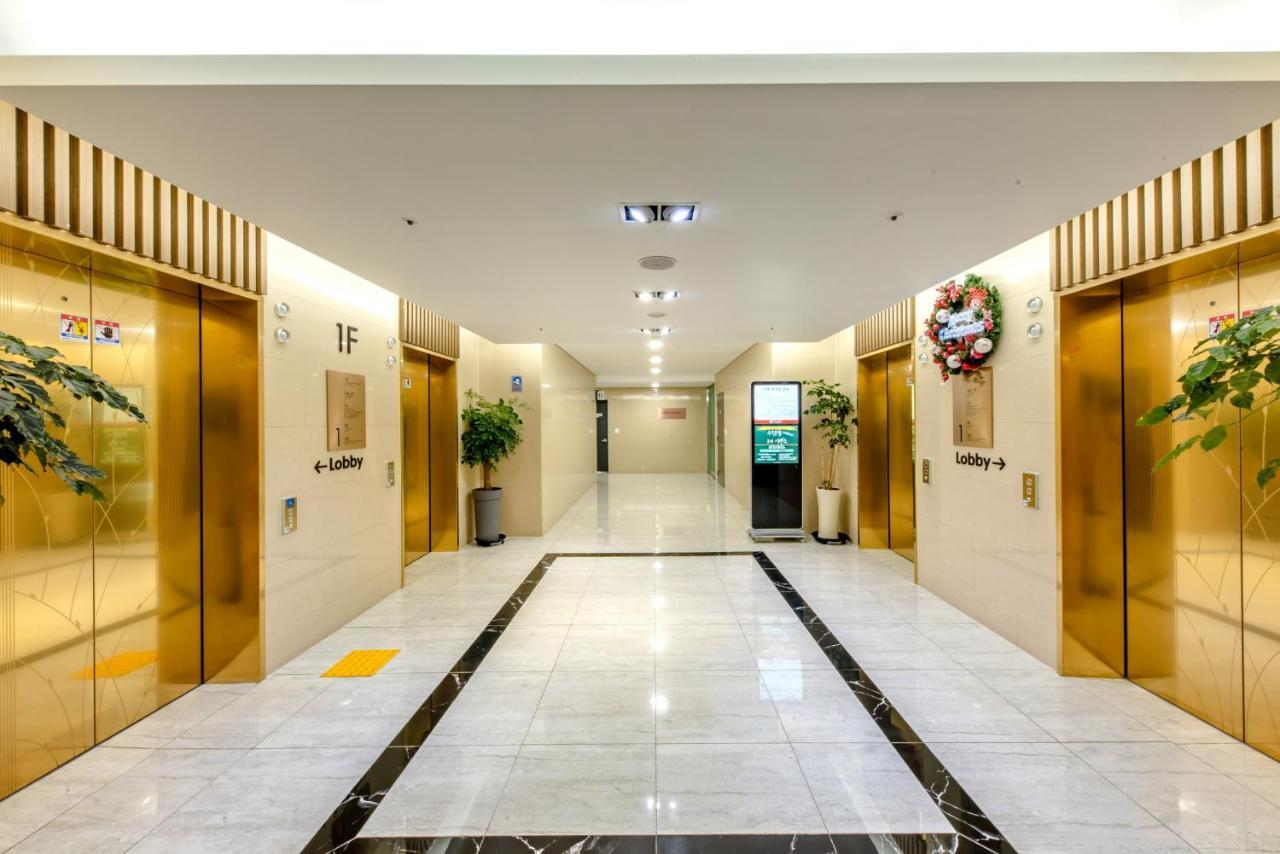 Ramada By Wyndham Jeju City Hall Экстерьер фото